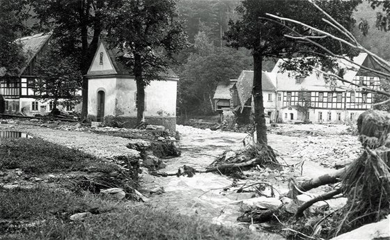 Pi záplavách v ervenci 1927 spadlo v Krásném Lese na Ústecku 209 milimetr sráek. ivel ale bral jen to, co mu pímo stálo v cest. Budovy postavené na správném míst nebo vybavené podezdívkou mu odolaly.