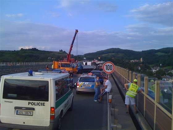 Nehoda na 17. kilometru dálnice D5 (10. 8. 2010)