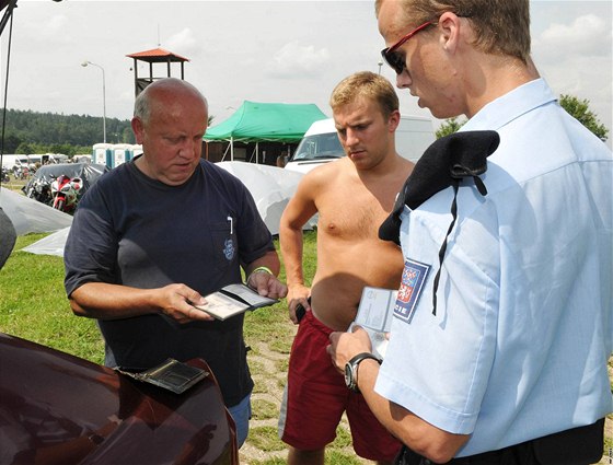 Poet podnapilých idi na letoní Velké cen stoupl do nedlního rána na devatenáct. Ilustraní foto