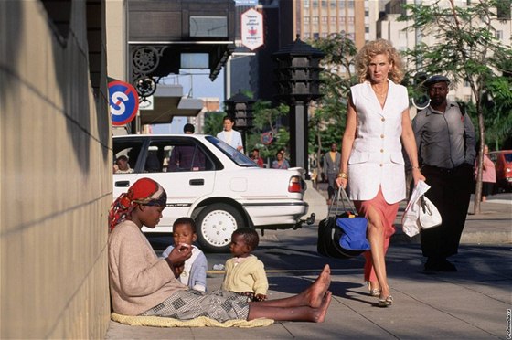 ebrající Jihoafrianka s dtmi v ulicích Durbanu. Ilustraní foto