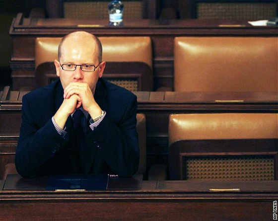 Bohuslav Sobotka (SSD) ped svým projevem v Poslanecké snmovn. (10. srpna 2010)