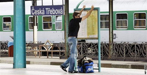 Hejtman argumentuje ve prospěch zastavování vlaků v České Třebové existujícím železničním uzlem i novým terminálem za více jak 330 milionů korun. 