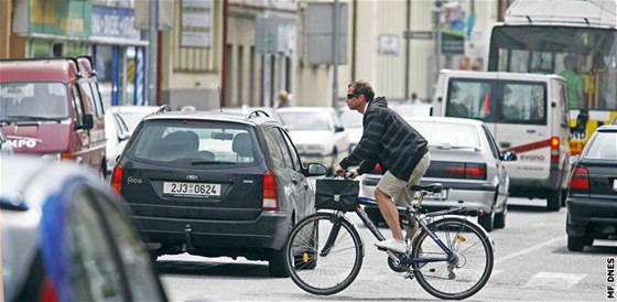 Na ulici Jana Palacha v Pardubicích lidé kvli doprav trpí hlukem