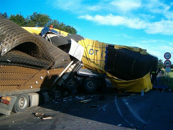 Nehoda kamion nedaleko Litomyle