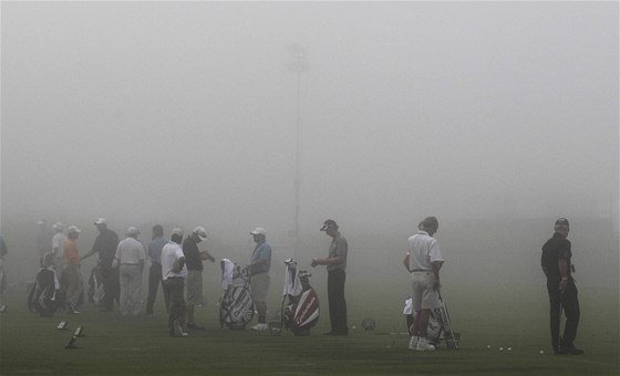 Mlha naruuje program PGA Championship