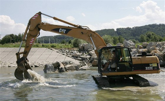 Povodí Moravy začne příští rok s budováním ochrany před povodněmi na čtyřicetikilometrovém úseku řeky Bečvy. (Ilustrační snímek)