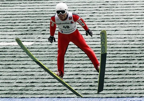 Daiki Ito z Japonska letí za vítzstvím v letní Grand Prix skokan na lyích ve výcarském Einsiedelnu 