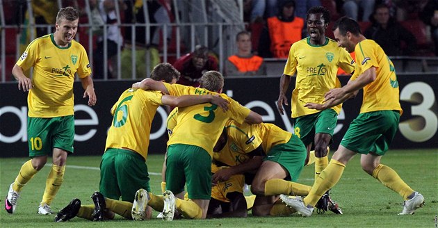 �ILINSKÉ OSLAVY. Fotbalisté �iliny oslavili na Letné dva góly.