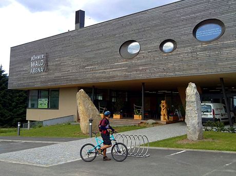 Böhmerwald Arena – Infocentrum, muzeum a zázemí pro běžkaře v běžeckém zimním centru Schönebend