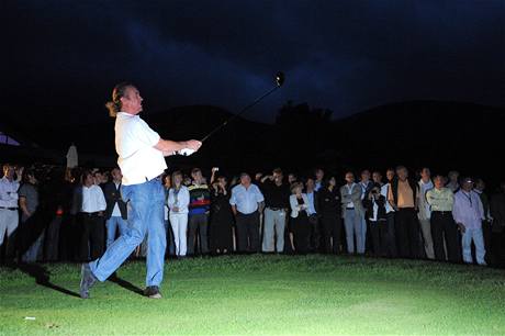 Miguel ngel Jimnez, slavnostn odpal Czech Open 2010.