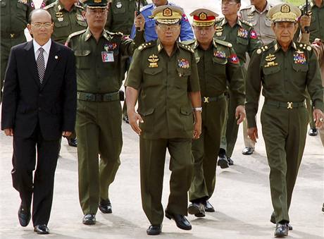 V ele barmsk vojensk junty je Than wei (uprosted) 
