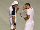 Mladí Kana�ané Vasek Pospisil a Milos Raonic vy�adili v 1. kole �ty�hry turnaje v Torontu sv�tovou jedni�ku a dvojku ve dvouh�e, pár Nadal, Djokovi�.
