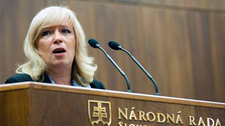 Slovenská premiérka Iveta Radiová bhem hlasování o programovém prohláení její vlády (10. srpna 2010)