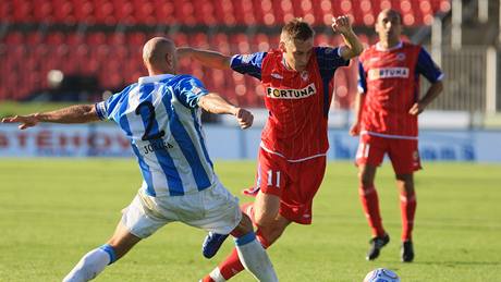 JE LIBO TANEC? Jan Kalabi�ka z Brna se sna�í obelstít Petra Johanu z Mladé Boleslavi.