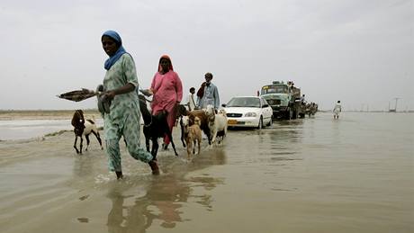 Kvli záplavám v Pákistánu zstalo na dvacet milion lidí bez domova (15. srpna 2010)