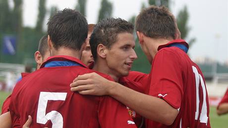 RADOST MLADÍK. etí fotbalisté do 21 let práv dali gól v kvalifikaním zápase.