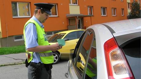 Policistů, kteří ohlásí pokus o uplácení, je ve středních Čechách čím dál tím víc. Ilustrační foto