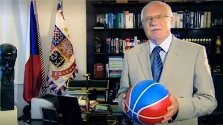 Prezident republiky Václav Klaus ve spotu, který propaguje svtový ampionát basketbalistek