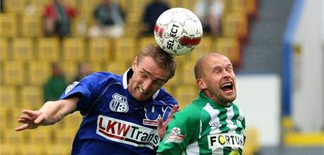 Hlavikový souboj mezi ústeckým Michalem Valentou a Lukáem Hartigem z Bohemians 1905