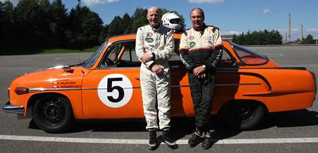 Legendy motorsportu Arne Berg a John Haugland u Tatry 603 (zleva).