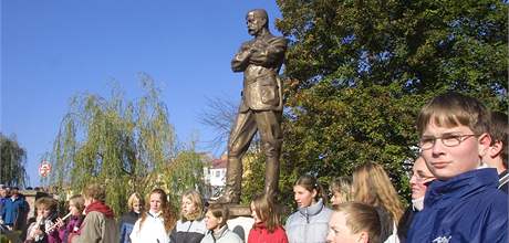 V Jaromi mají nejen ukradenou bustu, ale i Masarykovu sochu. Na tu si zlodj zatím netroufl. Ilustraní foto