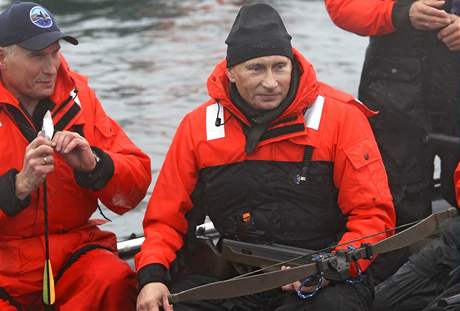 Rusk premir Vladimir Putin zashl velrybu a na tvrt pokus (25. srpna 2010)