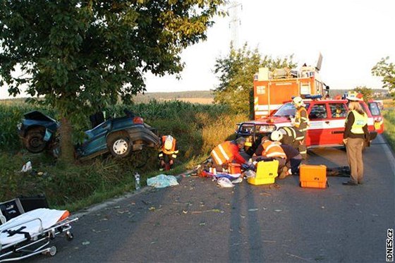Záchranái zasahují na míst tragické nehody u ilova (25.8.2010)
