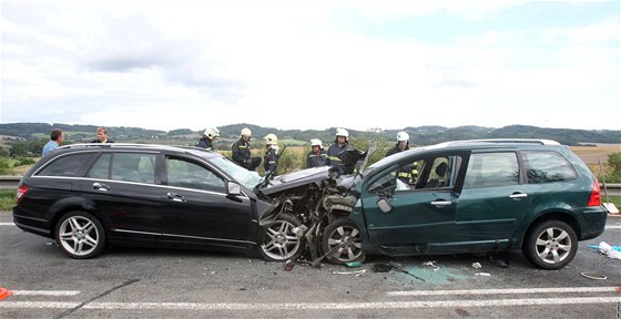 Tragická nehoda mezi Olbramovicemi a Tomicemi na Benešovsku (28.8.2010)