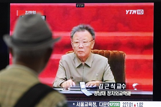 Jihokorejci v televizi sledují zprávy o Kimov cest do íny (26. srpna 2010)