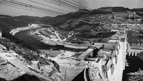 Stavba přehrady Orlík. (29. září 1960)
