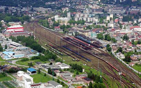 Leteck pohled na ndra v esk Tebov