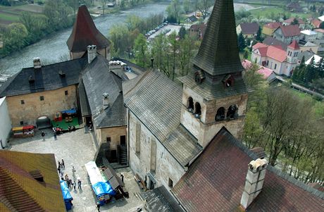 Slovensko, Oravsk hrad. Pohled na spodn ndvo