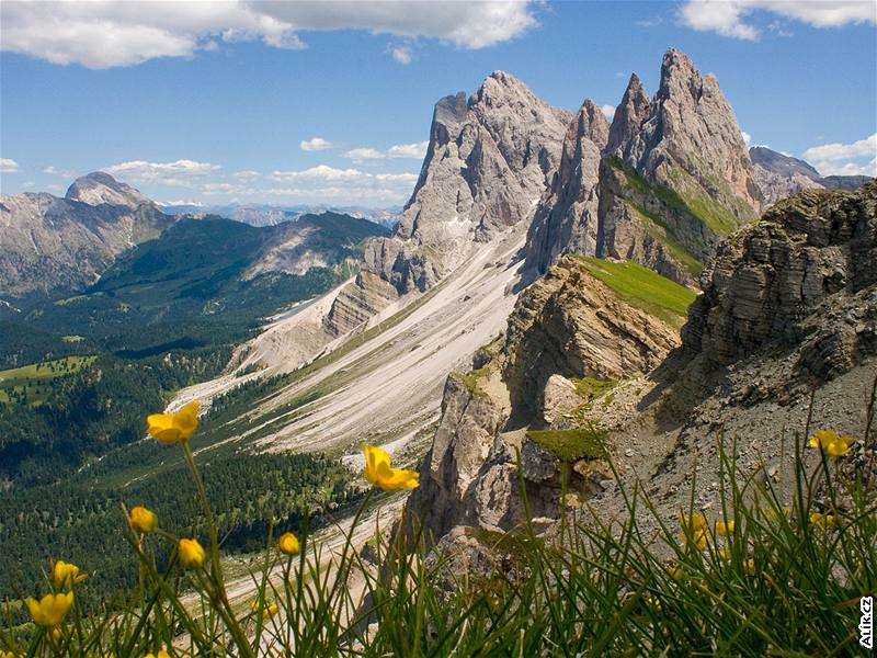 Pohled z vrcholu Seceda (2 518 metr) nabízí dolomitské velikány v plné kráse