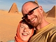 Když se zrovna nevyhrabávali z písku nebo bahna, Marek Havlíček a Tereza Tschöplová se občas i fotili, v tomto případě v Súdánu