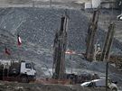 Povrchové práce na záchran 33 uvznných horník v chilském dole San José (23. srpna 2010)