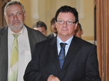 Soud v korupn kauze Kvapila a Novotnho, na snmku bval starosta abovesk Ale Kvapil (vpravo) - 27. srpen 2010