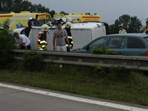 Osm lid byla zranno pi poru auta a tk dopravn nehod na dlnici D1 u Komoan na Vykovsku. (27. srpen 2010)