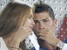 Cristiano Ronaldo a jeho partnerka se přišli podívat na basketbalový zápas Španělsko - USA