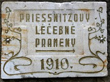 Lázně Jeseník, pamětní cedule Priessnitzovy léčebné prameny