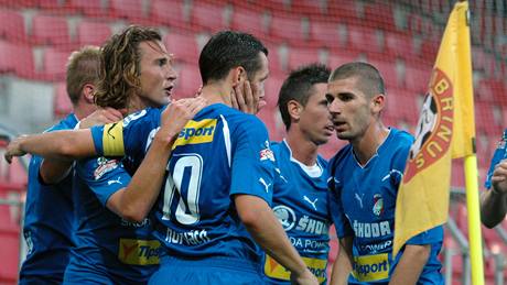 RADOST Z GÓLU. Hrái Plzn se radují v duelu se Spartou.