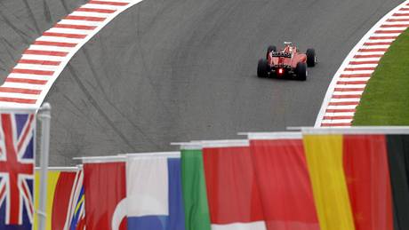Fernando Alonso z Ferrari bhem kvalifikace na Velkou cenu Belgie