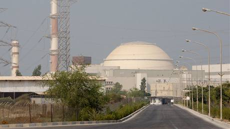 Elektrárna v Búehru v den, kdy rutí inenýi zaali vkládat do elektrárny jaderné palivo (21. srpna 2010)