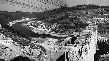Stavba přehrady Orlík. (29. září 1960)