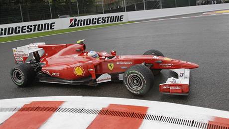 Fernando Alonso z Ferrari bhem tréninku na VC Belgie.