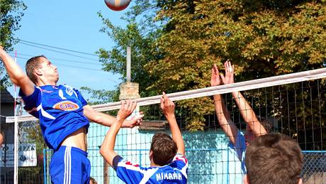 Kladentí volejbalisté zakonují útok v duelu s poádajícími Buovicemi