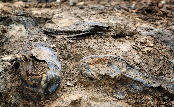 Nalezené lidské ostatky zavradných Nmc na louce u Dobronína na Jihlavsku.