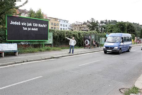 Karel Hynek a jeho výchovný billboard v pražském Podolí