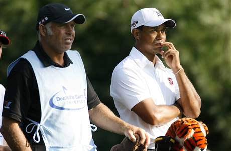 Tiger Woods se svm caddiem Stevem Williamsem, Deutsche Bank Championship, 2. kolo