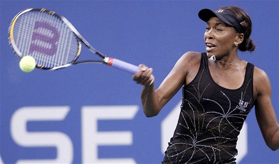 MODEL . 3. Venus Williamsová zvolila pro tenisové US Open aty s motivy ohostroje.