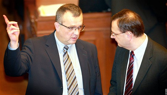 Miroslav Kalousek (TOP 09) a Petr Neas (ODS) v Poslanecké snmovn.